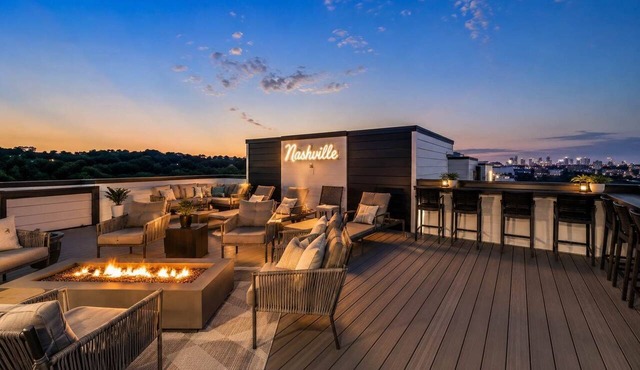 Rooftop Skyline Views DT Nash Sleeps 12