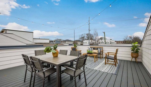 Rooftop Views & Hot Tub Near Downtown