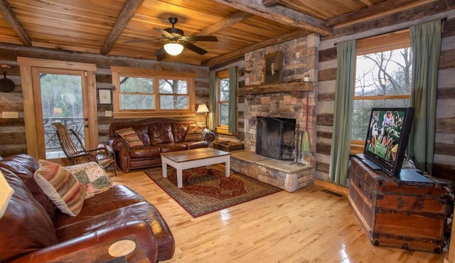Rustic Cabin Near Quaint Town