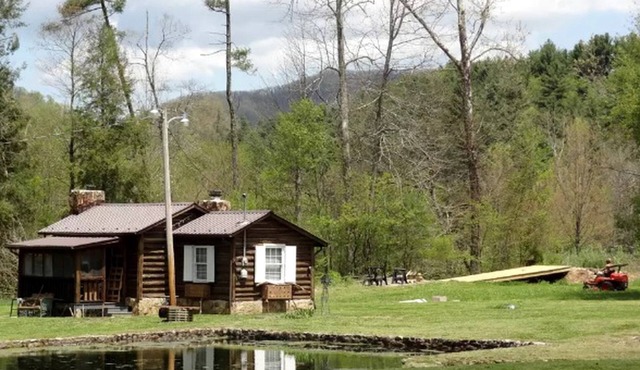 Rustic Cabin Rental with an Indoor Fireplace in Laurel Bloomery, Tennessee