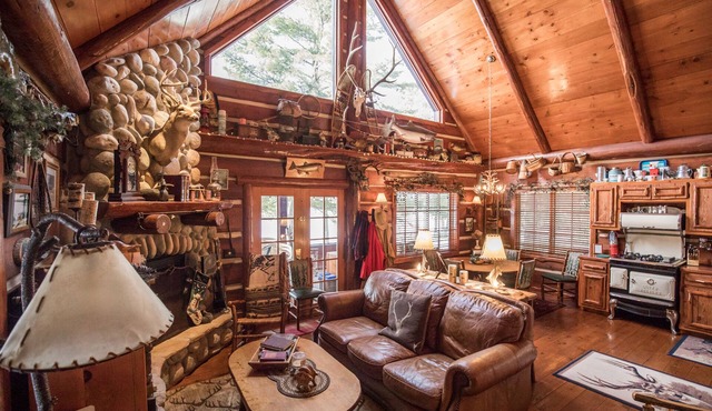 Rustic, Cozy, Northwoods Cabin steps away from Round Lake on Richardson Bay! in Hayward