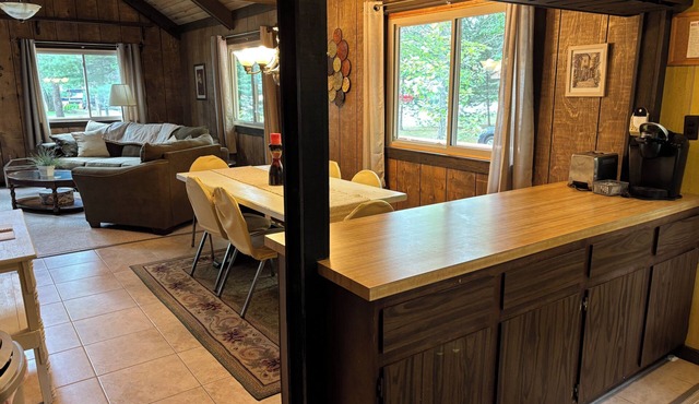 Rustic Retreat- This cabin in the woods is the perfect getaway! in Houghton Lake