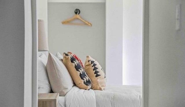 Sabel #202 | King Suite | Downtown Asheville | Fast Wi-Fi & free parking