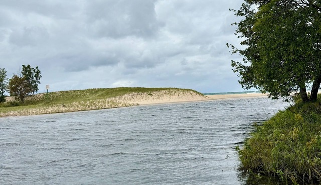 SandRiver Cabin Relax on the mouth of the SandRiver with views of Lake Superior in Deerton
