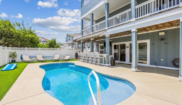 Saturday to Saturday only elevator private pool hot tub Close to Ocean! in Corolla