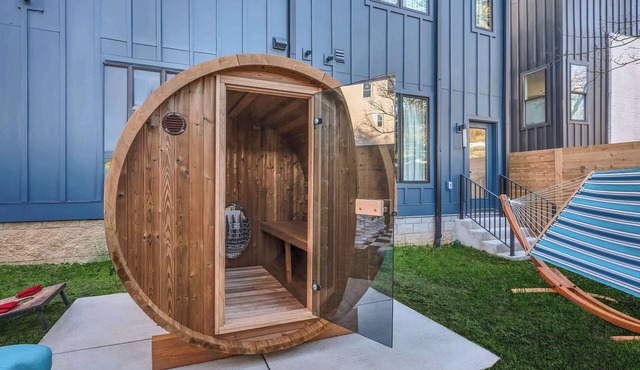 Sauna Retreat: rooftop hot tub, sauna, sleeps 12 in Nashville