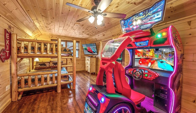 Secluded Cabin| A+ location <2M DT + Ober| Hot Tub| Firepit| Gameroom