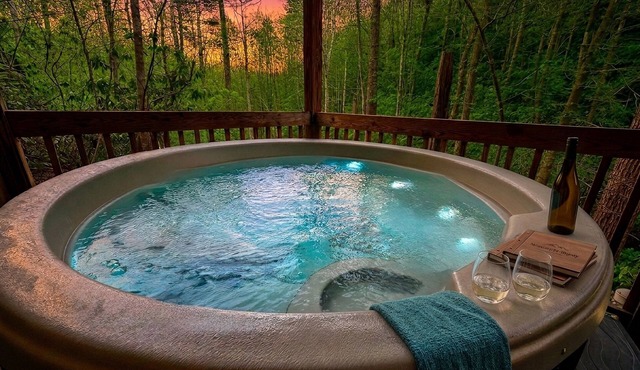 Secluded "Guest Fave" Cabin・Hot Tub・Dog OK!・Near Quiet National Park Entrance