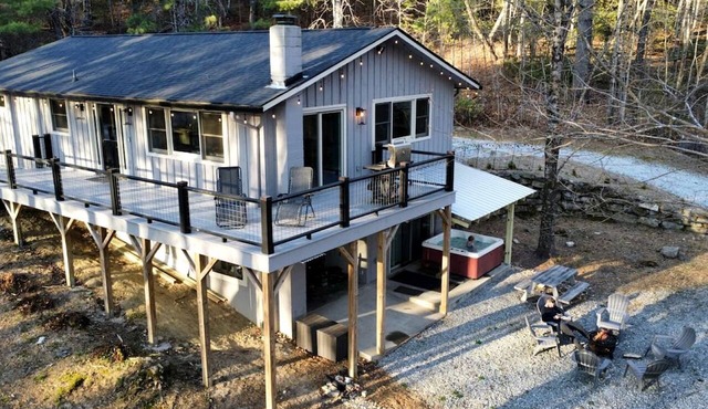 Secluded Mountain Hideaway with Hot Tub & Fire Pit near Lake Toxaway, North Carolina