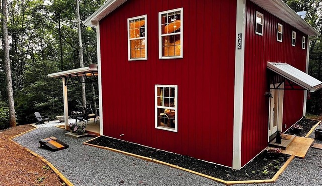 Secluded NC Mtn Red Barn Cabin 3 Acres Near Ocoee Rafting, Lakes, Casino