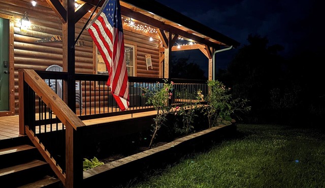 Secluded spacious 3-bedroom 2 floor cabin beautiful mountain views.