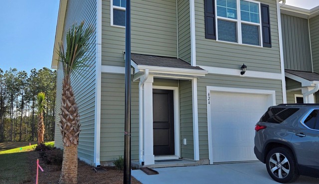 Serene Brand new modern 1400 sq ft 3-b edroom townhome with AC in quaint Conway