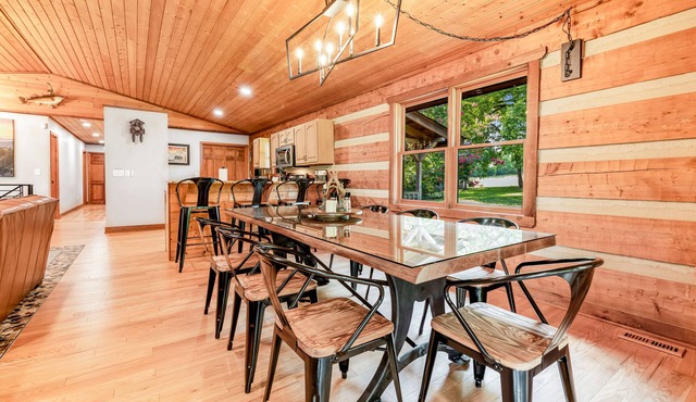 Serene cabin with pool, hot tub, game room, fireplace, & free attraction tickets