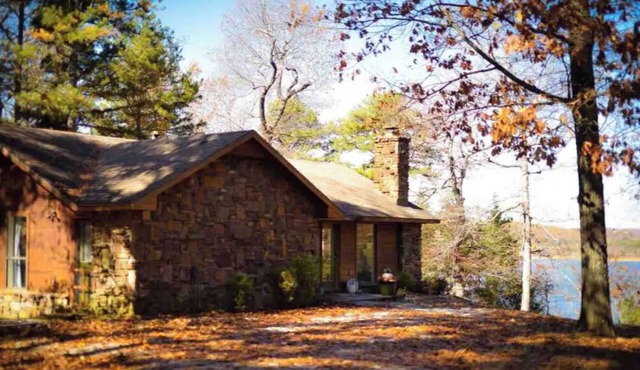 Serene & Private Lakefront Cabin- Beaver Lake Northwest Arkansas in Lowell
