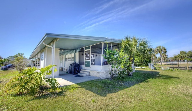 Serene Waterfront Getaway: Perfect Vacation Rental for Families in Wakulla County, FL in Wakulla County