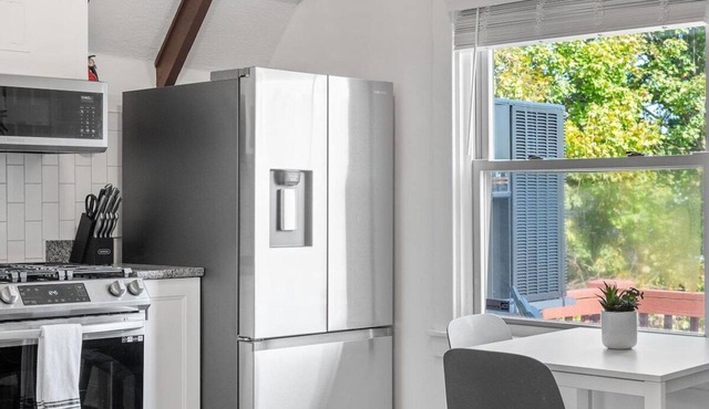 Shadyside/Pittsburgh, Modern & Stylish 1 Bedroom with Free Parking