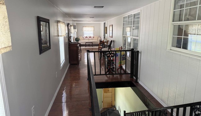 Sis’s Place near Cumberland Falls and Laurel Lake in Corbin