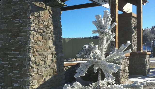 🎿 Ski-InOut Penthouse. Sunrise 🌅 Mtn ⛰️ Views. Snowshoe’s Most Luxurious Lodge 🌅