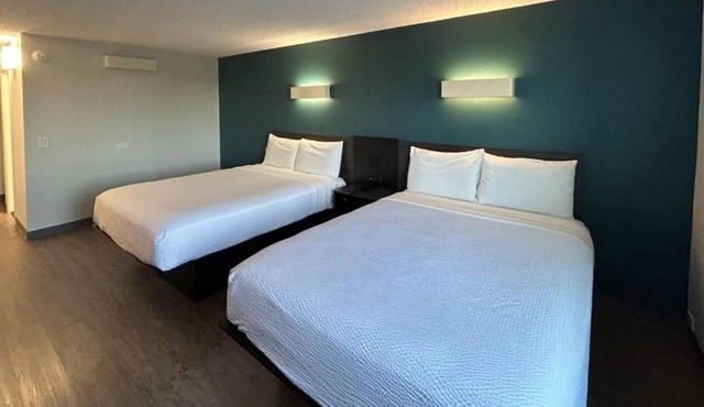 Smart Location | 4 Units Close to Highway | Pets Are Allowed | Free Parking in Carson