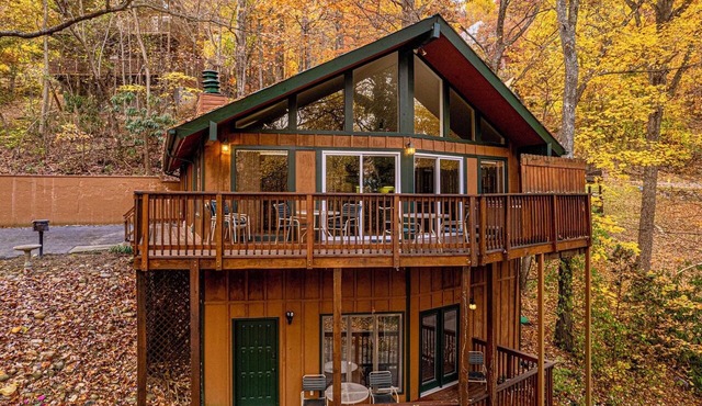 Smokey Summer⛰~Theater~5min to GSMNP~Hot Tub~2 Fireplaces
