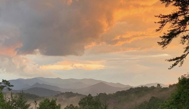 Smoky Mountain Views, Starry Skies & Nature at Every Turn