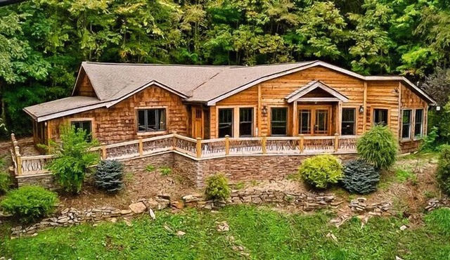 Smoky mtn-Cherokee casino-large deck-hot tub-gameroom- view- high speed internet