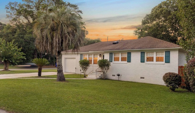 Southern Bell Sanctuary 12min/7miles to Downtown Charleston, Pet-friendly home!