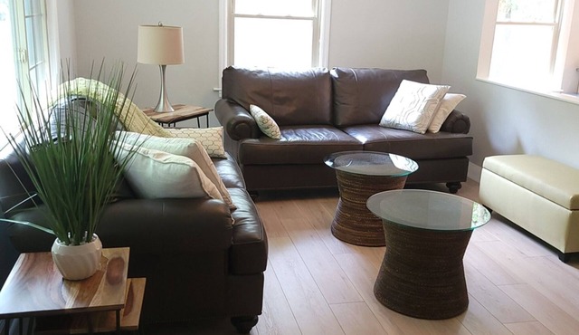 Southern Charm~A is 4 miles to Downtown and Close To All Areas