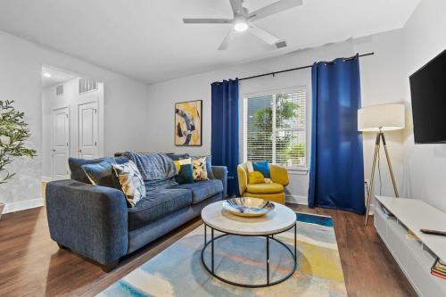 Spacious 2BR N Gulch Walk to Broadway & Rooftops
