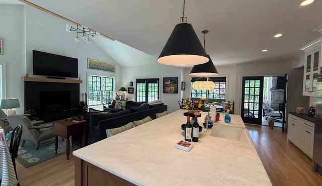 Spacious 4-bedroom home in Five Points. Walk to stadium. in Athens