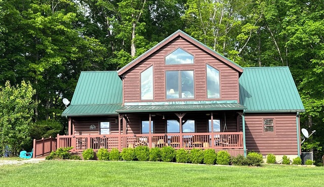 Spacious 4B-3B cabin-Stunning Views-Beautiful outdoor areas-By Fall Creek Falls