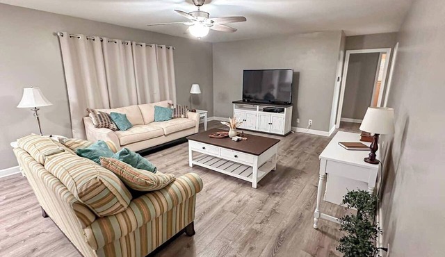Spacious 4BR Home w/Pool Table Near Frank Buck Zoo in Gainesville