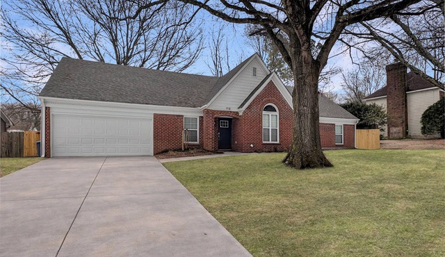Spacious 5-bedroom house Cordova with large screened in porch and game room! in Memphis