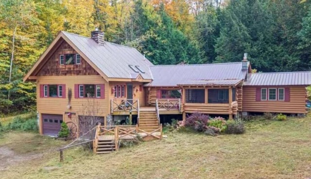 Spacious and Charming 5 bedroom cabin, 2 miles to Minerva Lake in Minerva