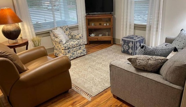 Spacious charming farmhouse-style home - dedicated office in Burlington