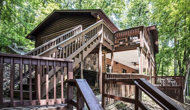 Spacious Lake Hartwell Retreat with Boat Slip and Covered Porch, Martin Georgia