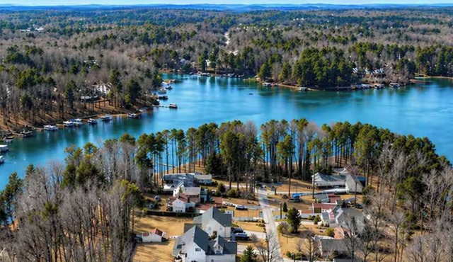 Spacious Lake Lanier property - Close to Atlanta and full of amenities
