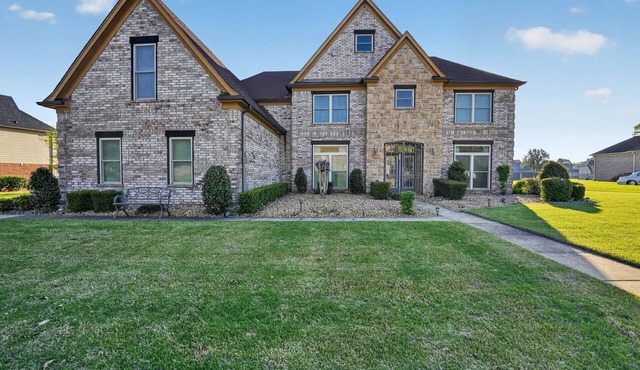 Spacious Lakefront Home | Memphis Retreat in Memphis