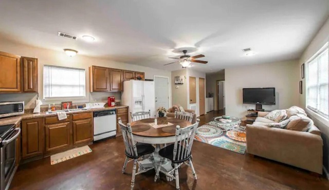 Spacious Modern 2 Bedroom Home Near ANO and ATU in Dover