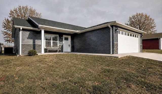 Spacious & Modern 2BR Home with Attached Garage in Quincy