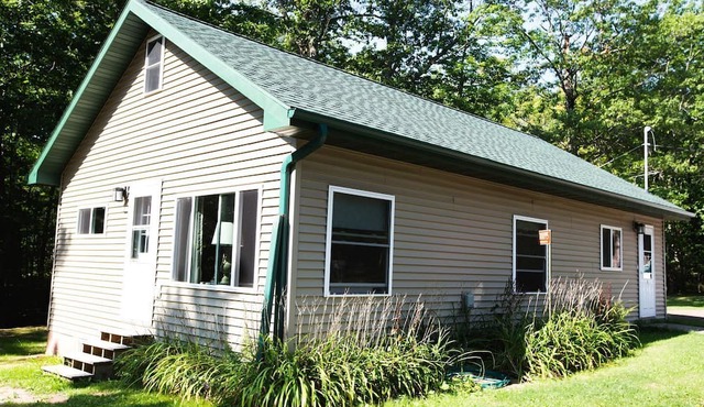 Spacious Modern Cabin with a Fire Pit near Apostle Islands in Wisconsin in Ashland