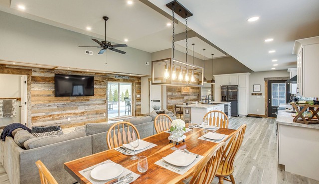 Spacious Patio & Yard! Family Home in Byrdstown