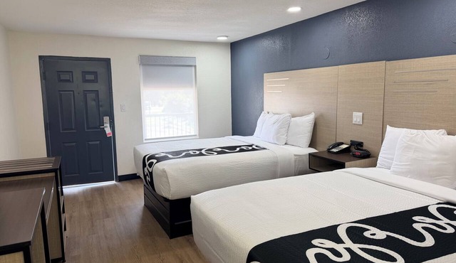 Springplace Inn & Suites