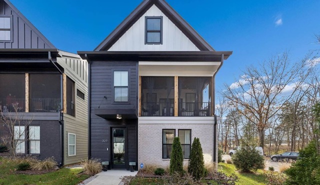 SteelyNash - Stand Alone Townhome waiting for your Longterm Stay