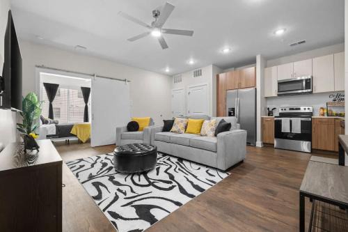 Stylish 1BR Walk to the Gulch & Broadway
