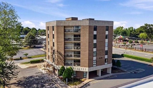 Stylish 2 Bedroom Apartment Downtown High Point in High Point