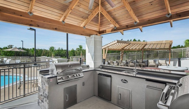 Suite with Roll-in Shower | Free Wi-Fi, Free Breakfast + Outdoor Pool in Florence