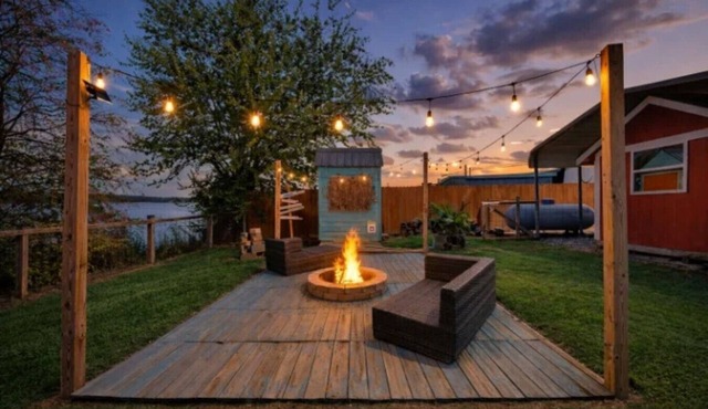 Summer Breezie Lakeside | Heated Cocktail Pool, Hot Tub & Douglas Lake Views