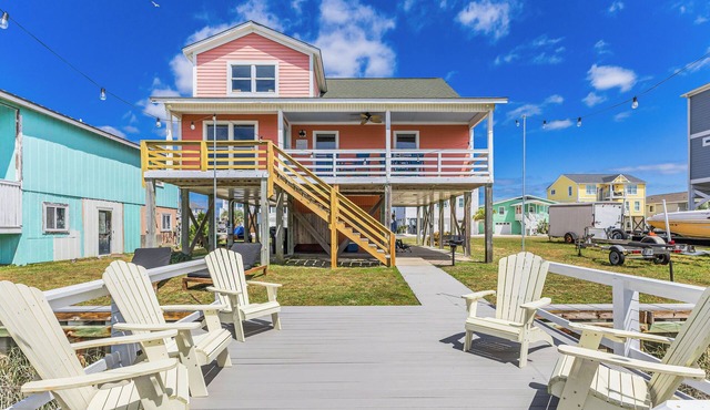 Summer Sales! Canalside Retreat, Just a 2 min walk to Beach+Beach Essentials