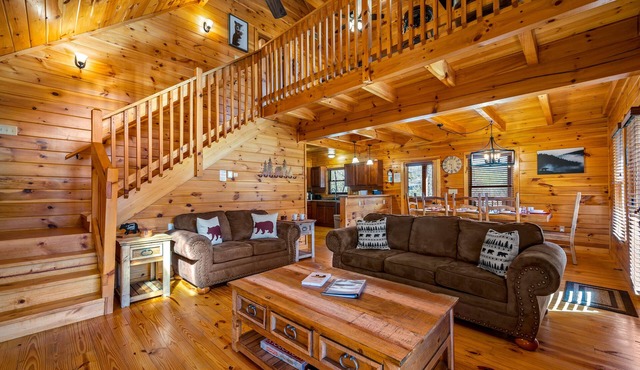 Summer Specials! Beautiful Cabin with Hot Tub, Arcade, Pool Table & Game Room